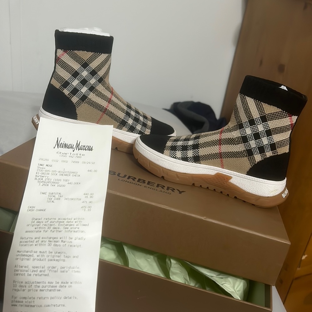 Burberry sock sneakers 9c